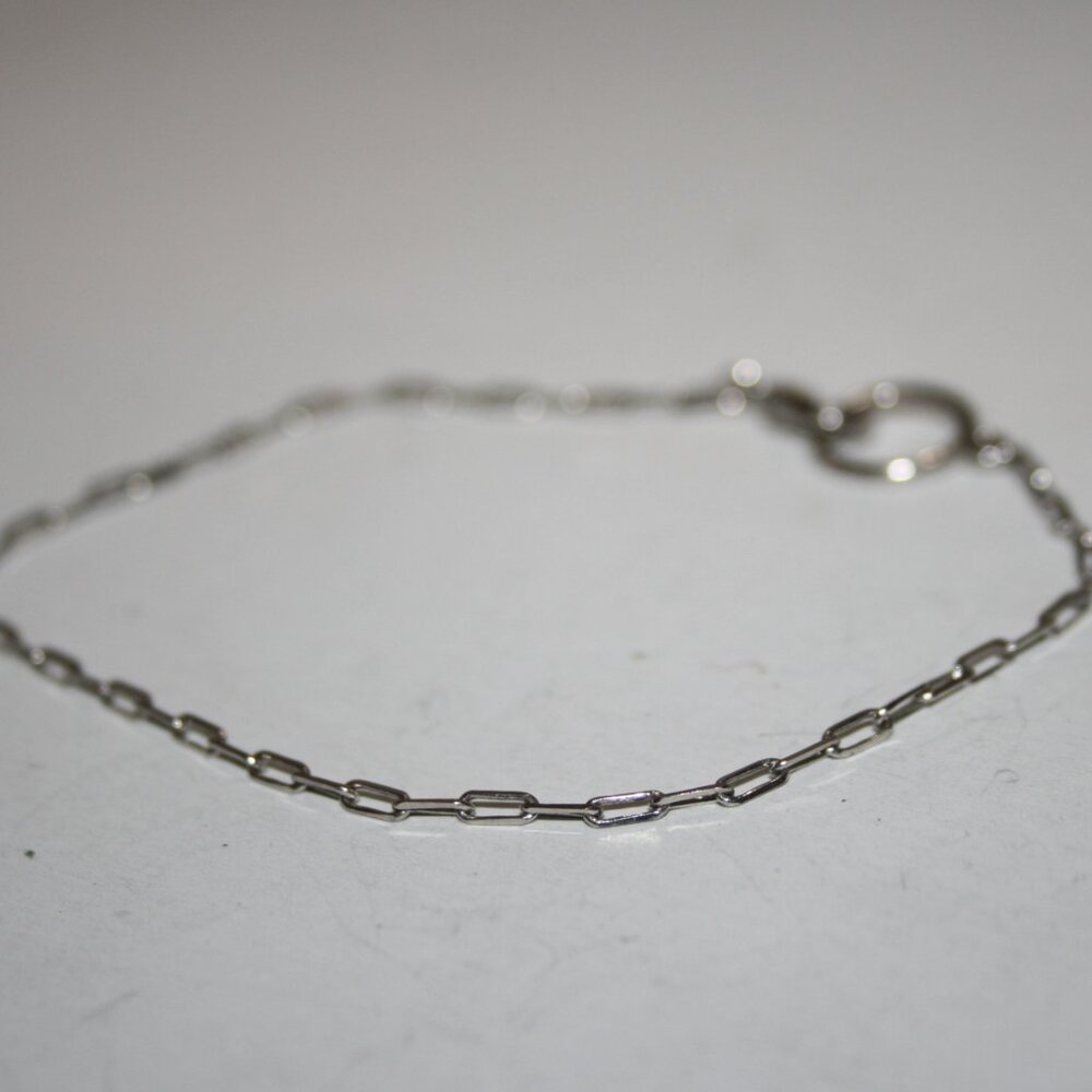 Beautiful silver chain bracelet 8"